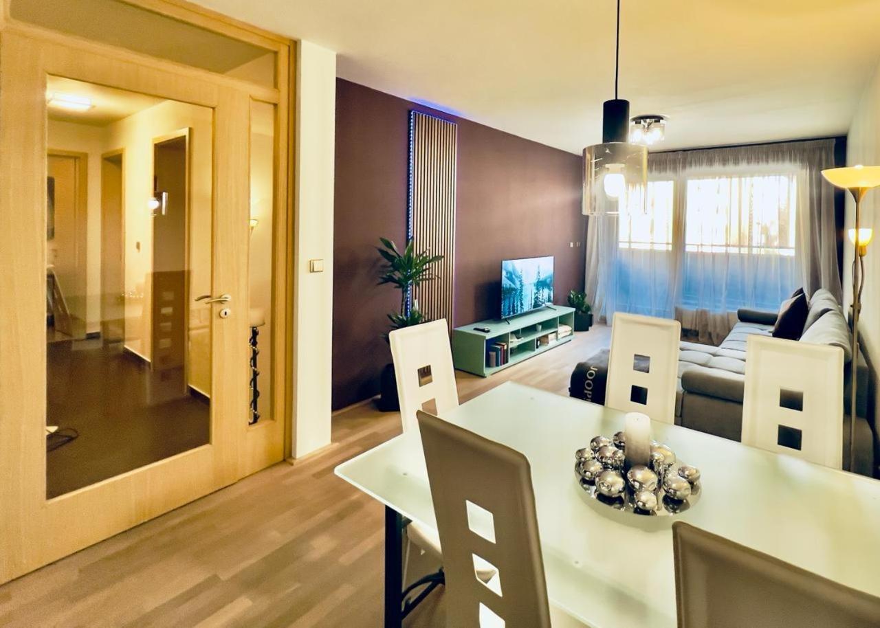 Luxury Apartment In Prague And Free Parking Buitenkant foto